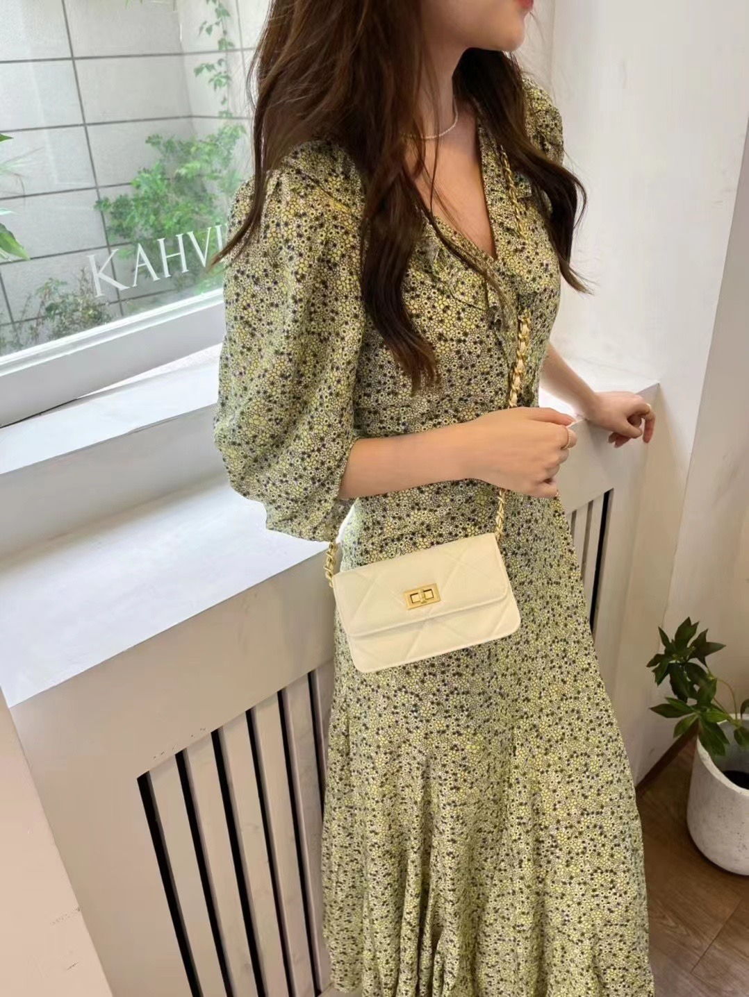 Versatile Mini Chain Crossbody Phone Bag for Women