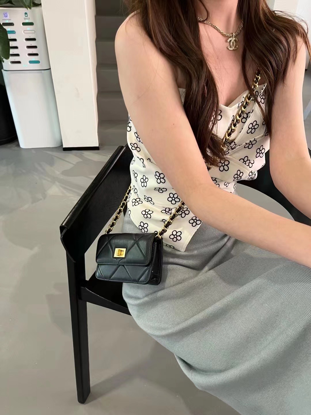 Versatile Mini Chain Crossbody Phone Bag for Women - Image 4