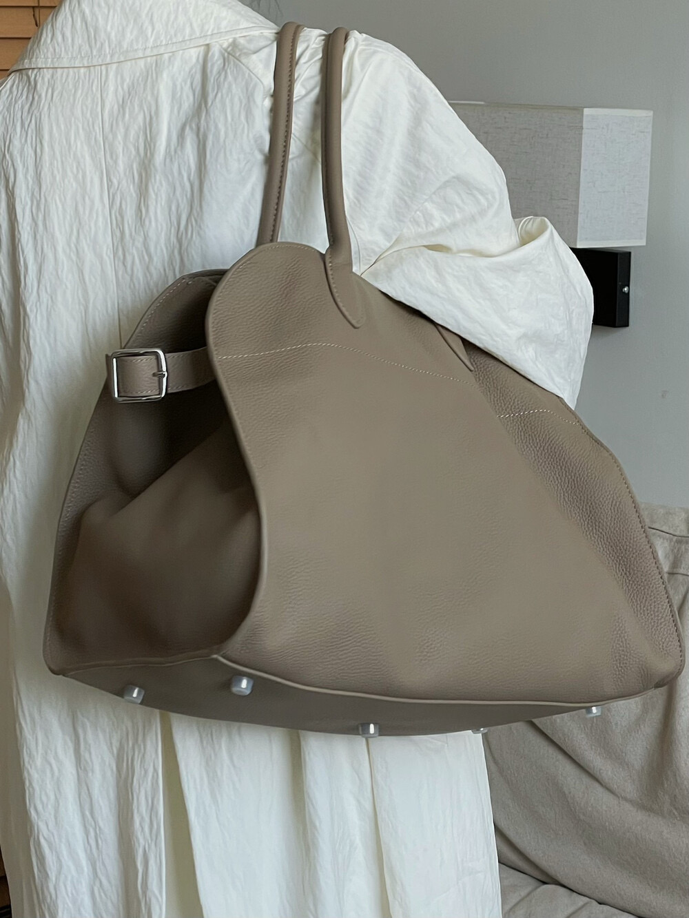 MBH Top Grain Leather Litchi Texture Large Capacity Commuter Tote Handbag - Image 4